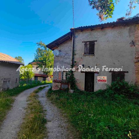 RIF 160 **Maserno di Montese Casa in Sasso Immersa nella Natura del Bosco **