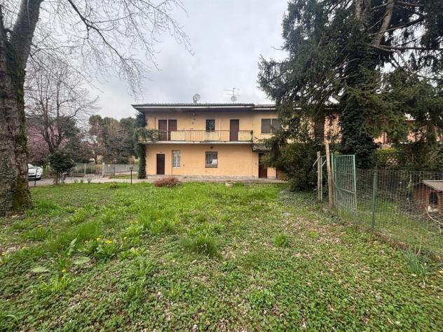 VILLA SINGOLA CON DUE APPARTAMENTI DA PARZIALMENTE RISTRUTTURARE - Foto 2