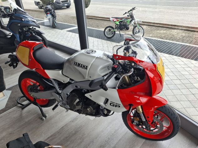 YAMAHA XSR900 GP LEGEND RED 2026 KM 0 - Foto 2