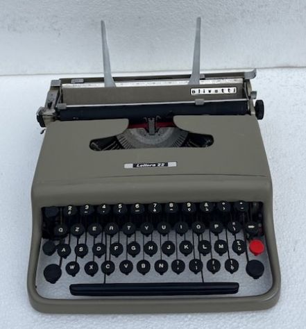 Macchina da Scrivere Olivetti Lettera 22