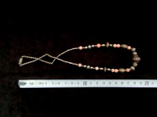 ANTICA RAFFINATA COLLANA ETNICA IN CORALLO ROSA E ELEMENTI DECORATIVI IN ARGENTO - Foto 8