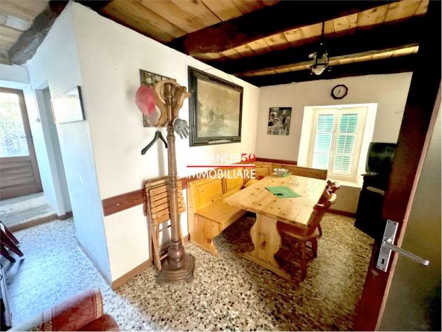 V000690 - UNGIASCA, CASA DA RISTRUTTURARE CON GIARDINO - Foto 15
