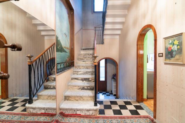 Villa di 129 m² con 4 locali e box auto in vendita a Milano
