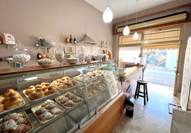 BAR, PASTICCERIA E ROSTICCERIA CON LABORATORIO ATTREZZATO - CENTRO MONDRAGONE - Foto 2