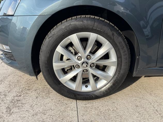 Škoda Octavia 2.0 TDI CR DSG Executive - Foto 5