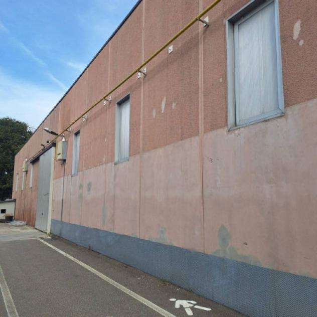 Immobile di 1000 m² con 2 locali in vendita a Maranello
