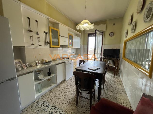 AMPIO TRILOCALE IN CENTRO PAESE