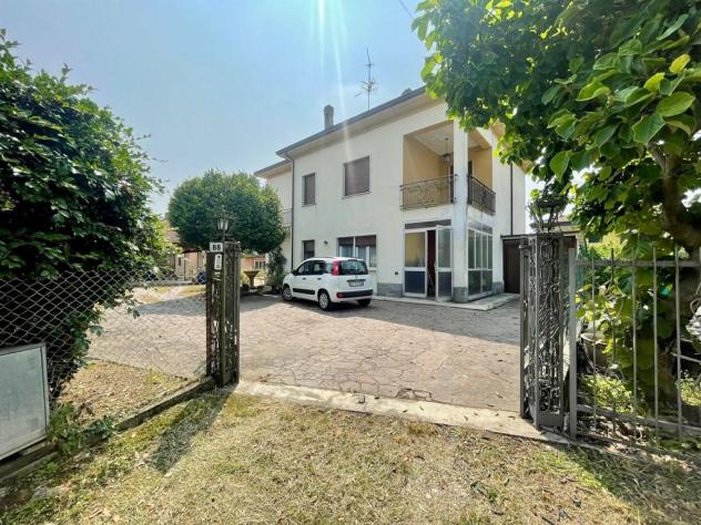 VILLA SINGOLA BIFAMIGLIARE COMPOSTA DA 2 QUADRILOCALI - GIARDINO - Foto 4