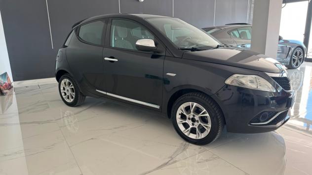 Lancia Ypsilon 1.2 69 CV 5 porte S&S Platinum - Foto 2