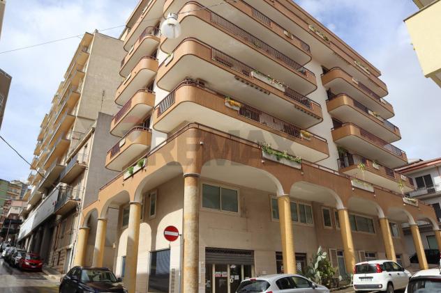 Locale Commerciale in vendita a Ragusa, Centro