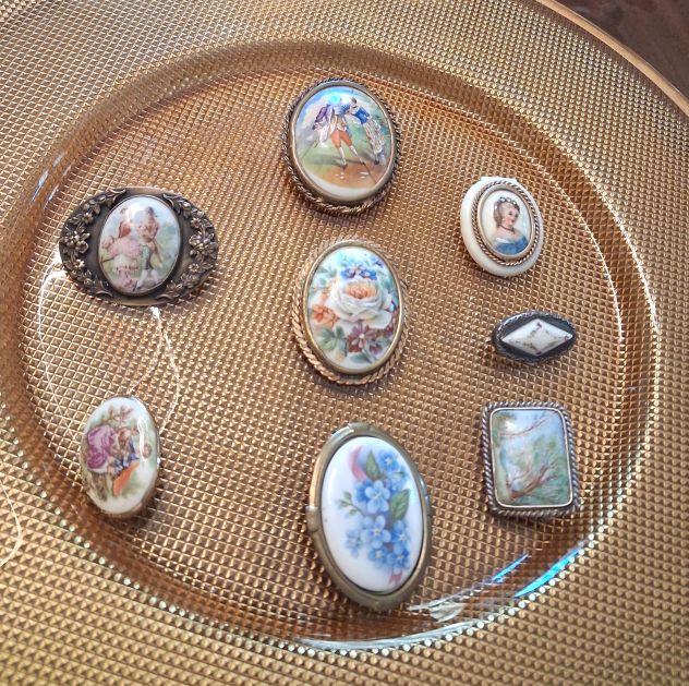 Mini collezione di N° 8 antiche spille in porcellana - Foto 3