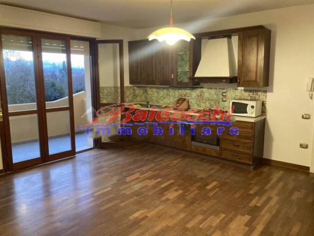 ZONA SEMICENTRALE - APPARTAMENTO TRILOCALE CON TERRAZZO E GARAGE - Foto 6