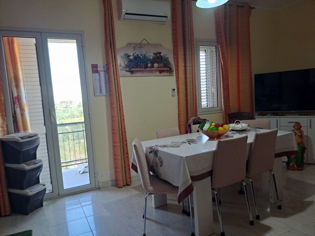 Luminoso appartamento trilocale con doppia esposizione Villasmundo.RifVR253 - Foto 3