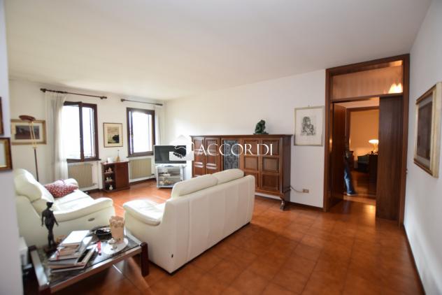 CASA INDIPENDENTE di 4 vani e di 252 mq (MONTEBELLUNA) rif. AS530 - Foto 2