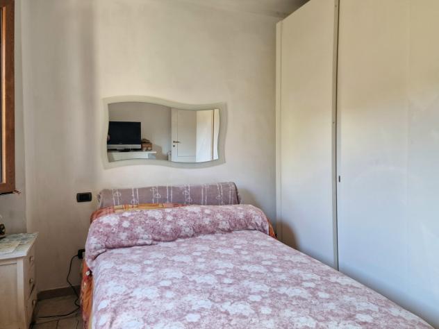 MONTIGNOSO, villetta a schiera con giardino angolare a circa 3,5 km dal mare della Versilia. L'immobile è composto di sala, cucina, disimpegno, camera - Foto 12