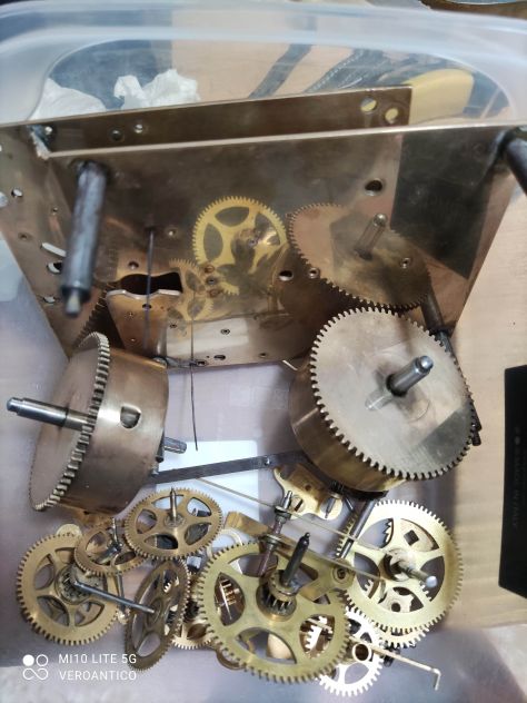 Riparazione e restauro orologi a pendolo e 400 giorni