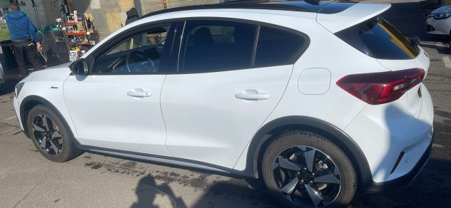 Vendo Ford focus active 1000cc con 125 cv myhibrid - Foto 8