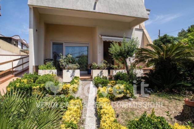Villa di 335 m² con più di 5 locali e box auto in vendita a Taranto - Foto 2