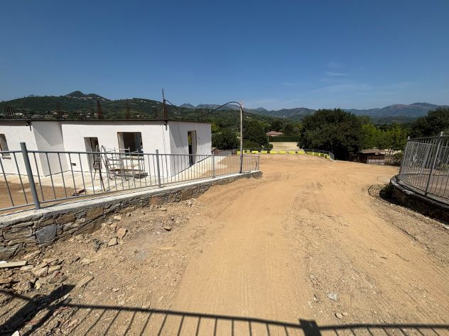 VENDESI VILLA INDIPENDENTE DI NUOVA COSTRUZIONE CON GIARDINO MAGAZZINO E BOX - Foto 7