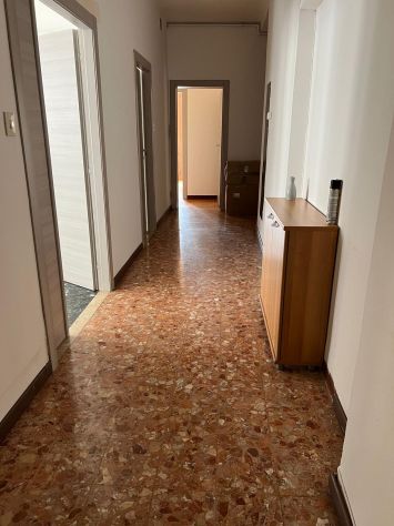 AFFITTASI STANZE PER STUDENTI VIA LIBERI 1