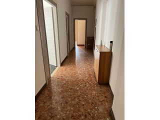 AFFITTASI STANZE PER STUDENTI VIA LIBERI 1