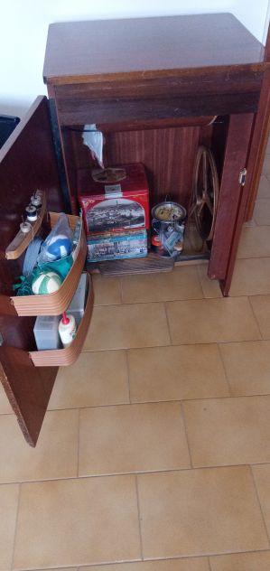 vendo perfettamente funzionante macchina da cucire vintage marca BORLETTI - Foto 4