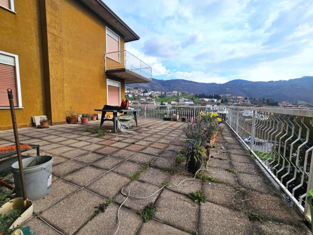 Spazioso quadrilocale con box, cantina e terrazza vivibile - Foto 4
