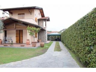 Villa in affitto a Forte dei Marmi 200 mq  Rif: 1031583