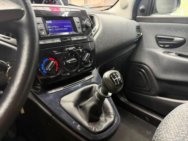 Lancia Ypsilon 1.2 69 CV 5 porte GPL Ecochic Black and Noir - Foto 8