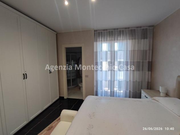Appartamento completamente ristrutturato con tre camere, taverna, garage e ampio scoperto esclusivo - Foto 17