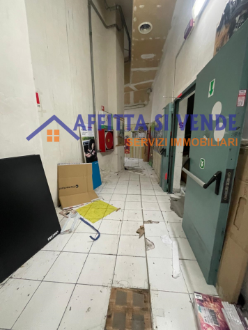 Oltre 3 vetrine in affitto a Siracusa - Foto 8