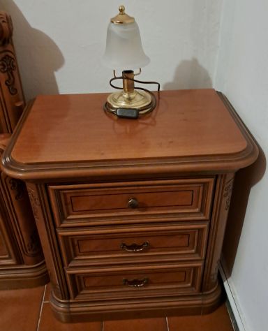 LETTO MATRIMONIALE IN LEGNO CON 2 COMODINI IN LEGNO - Foto 2