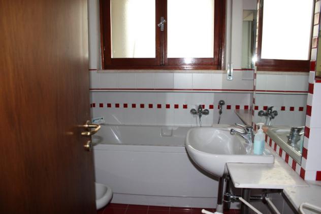 MASSA, centralissimo, appartamento al 5° piano con ascensore. L'immobile è stato completamente risistemato e si compone internamente di: sala, cucino - Foto 8