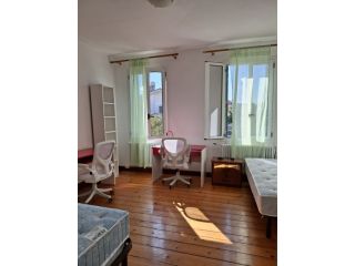 in unità immobiliare singola indipendente, stanza con due posti