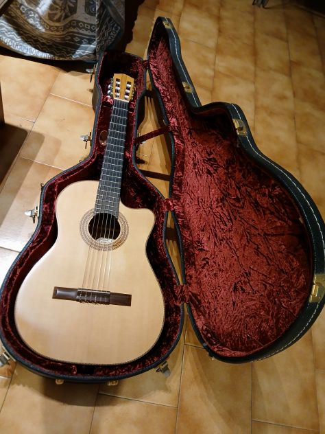 Chitarra classica di liuteria, elettrificata, spalla mancante - Foto 6