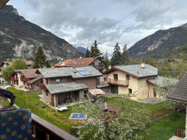 OULX - VENDITA BILOCALE AMPIO CON BALCONE E GARAGE