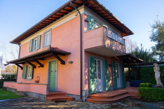 Villa in vendita a Forte dei Marmi 210 mq Rif: 1352473