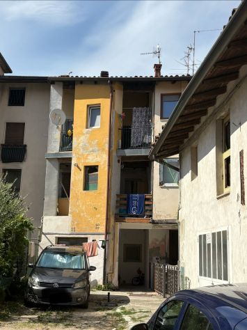 TRILOCALE IN BUONO STATO NEL CENTRO DI LEVATE