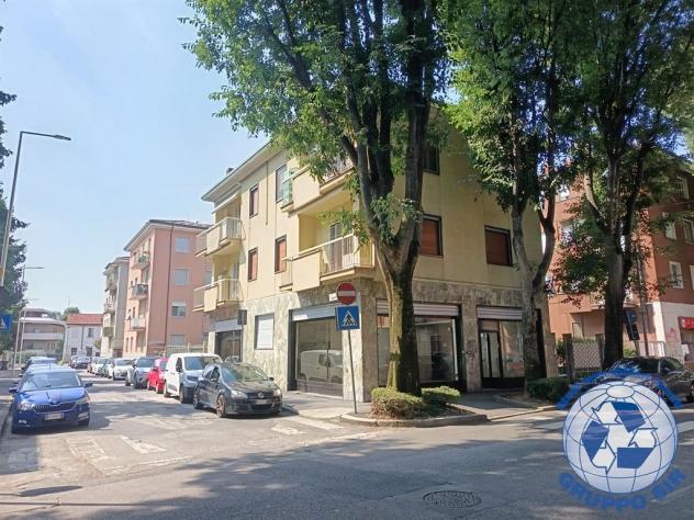 negozio angolare con deposito interrarto - Foto 3