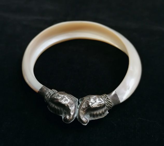 SPETTACOLARE ANTICO BRACCIALE CINGALESE IN MADREPERLA E METALLO ARGENTATO. - Foto 2