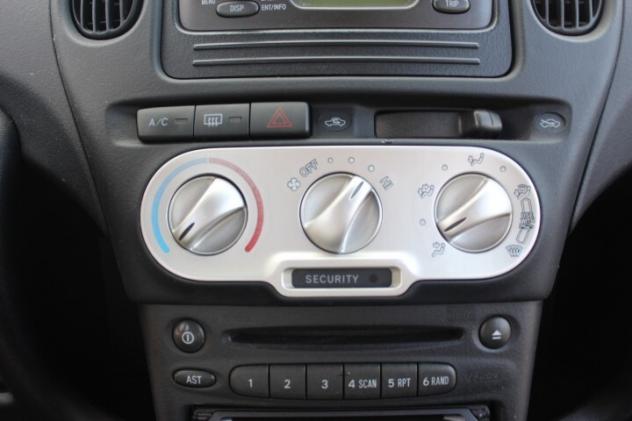 Toyota Yaris Verso 1.3i 16V cat Sol MULTISPAZIO BENZINA TUTTI I TAGLIANDI IN UFFICIALE UNICO UTILIZZATORE - Foto 9