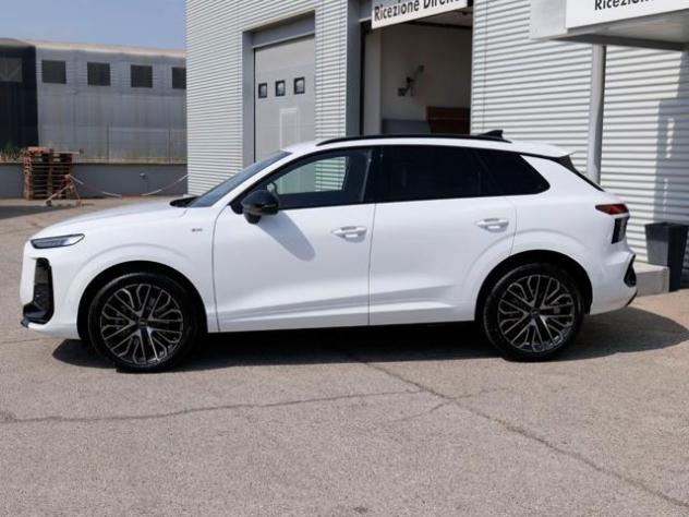 AUDI Q3 NEW 2.0 Tdi 150cv S-tronic S-line edition rif. 23993546 - Foto 2