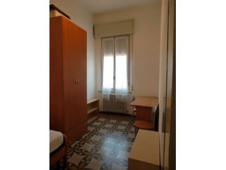 AFFITTASI A STUDENTESSA STANZA SINGOLA IN FORLI’ CENTRO