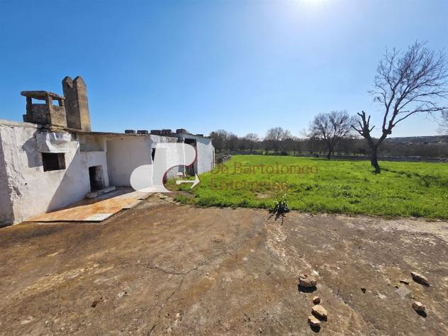 TRULLI D'EPOCA CON TERRENO