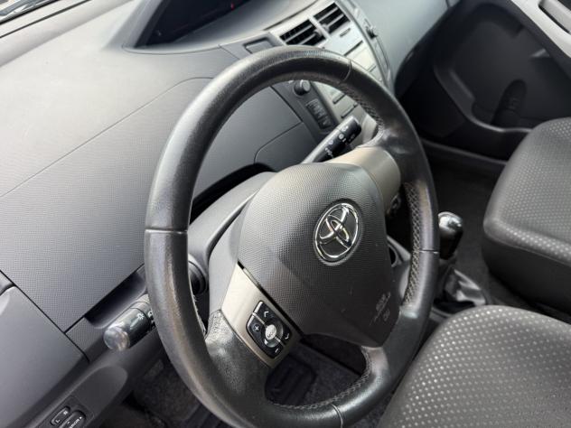 Toyota Yaris 1.0 Sol 5p - Foto 9