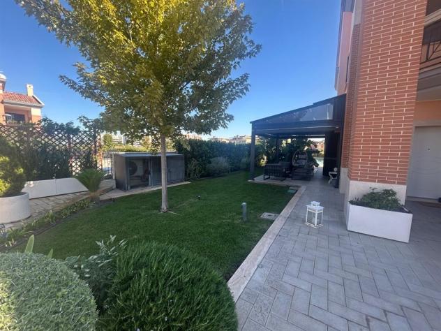 Mezzocamino, in contesto signorile, Villa di oltre 200 mq con piscina a sfioro, box e tre posti auto. - Foto 18