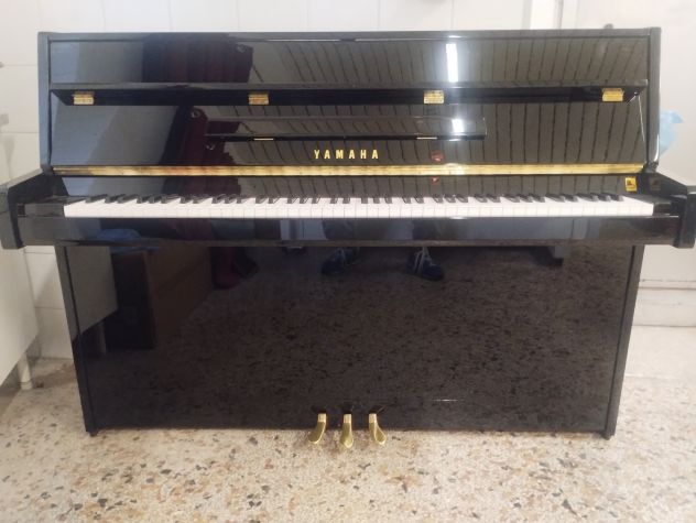 Pianoforte Yamaha B1 anno 2020 con trasporto e panca inclusi