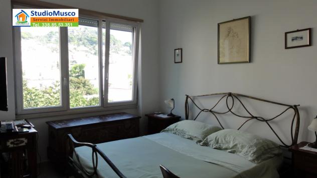Studio Musco vende a Capri, via Dalmazio Birago, interessante appartamento, al secondo ed ultimo piano. L' appartamento è di circa 100mq coperti e ci - Foto 19