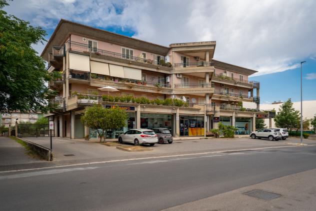 Oltre 3 vetrine in vendita a Caltagirone - Foto 6