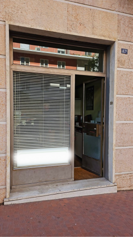 negozio in via fabio severo, con presunta fattibilità di garage